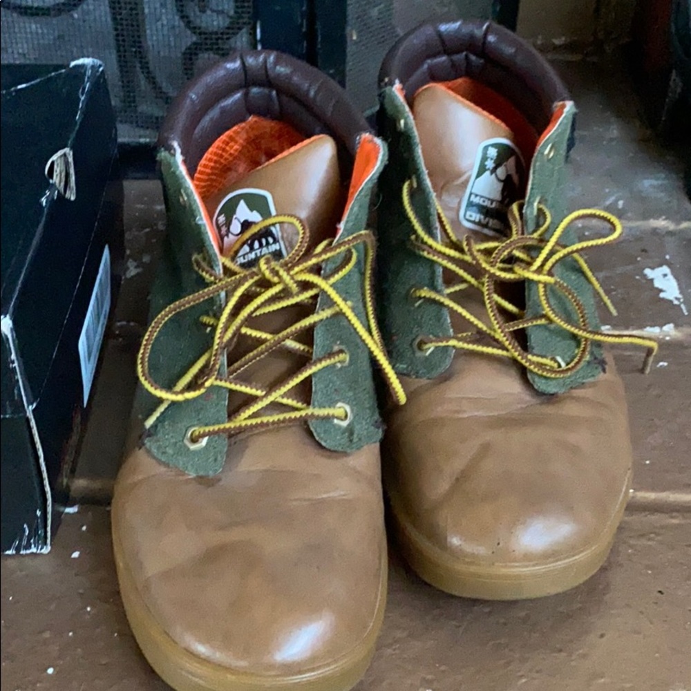 Vintage Ipath skate shoes
